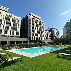 4* מלון Ramada Plaza By Wyndham