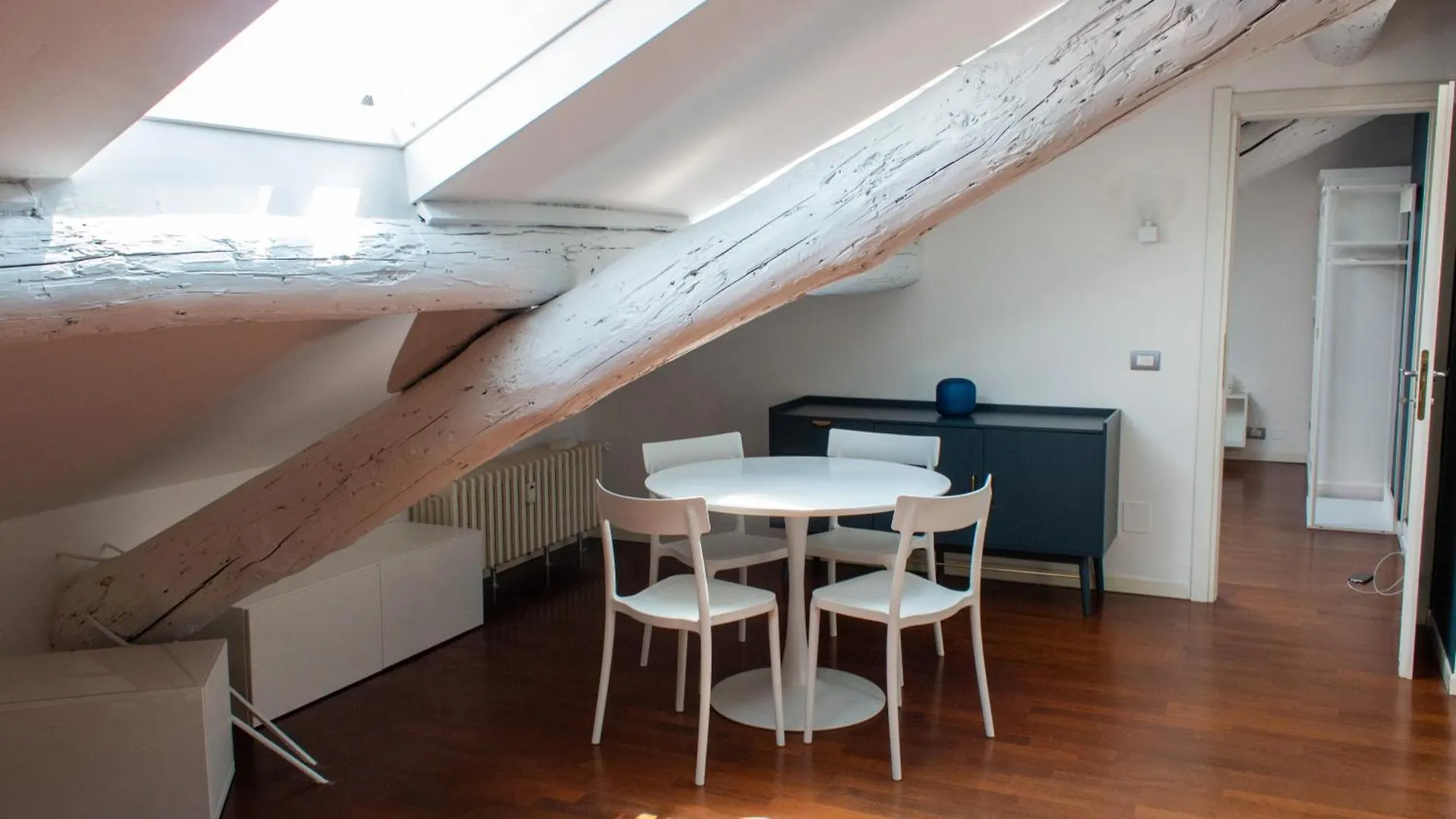 Cozy Attic Recently Renovated Apartment Milan