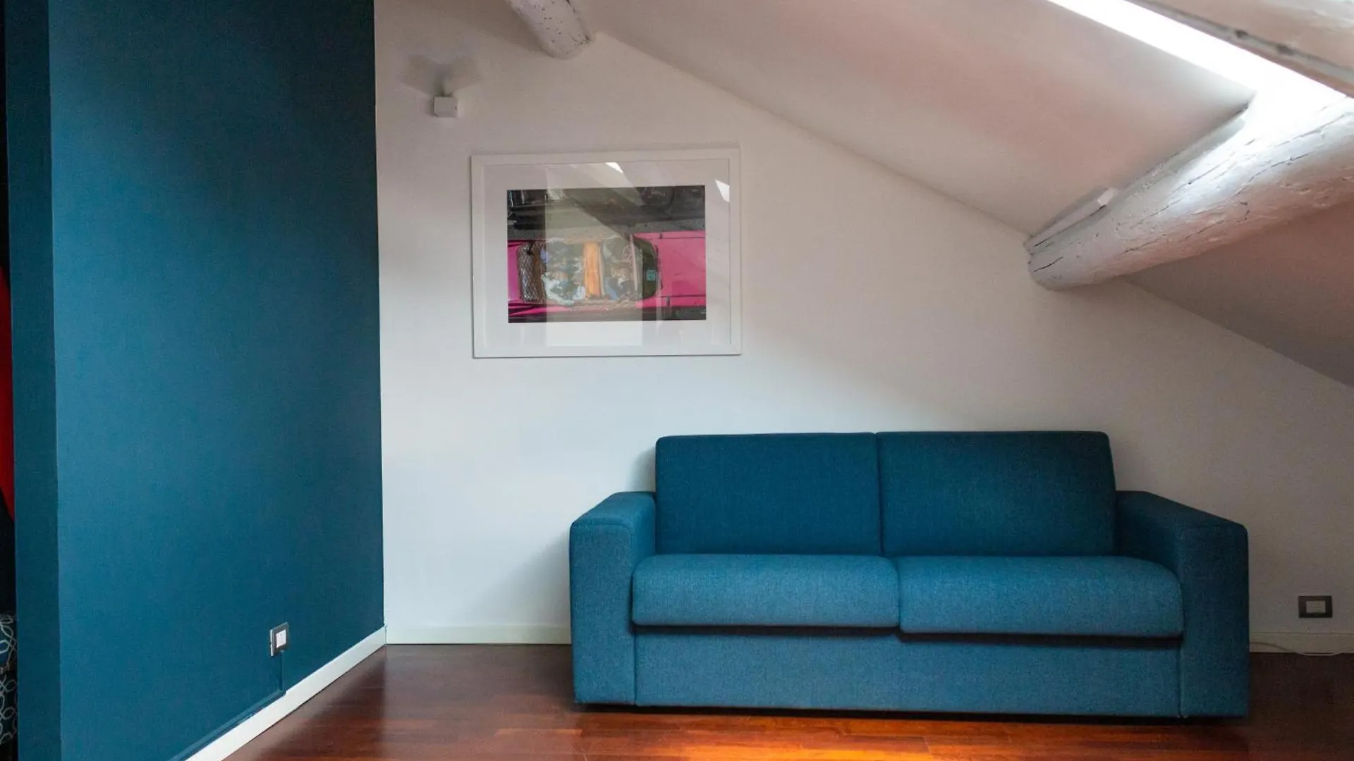 Cozy Attic Recently Renovated Apartment Milan